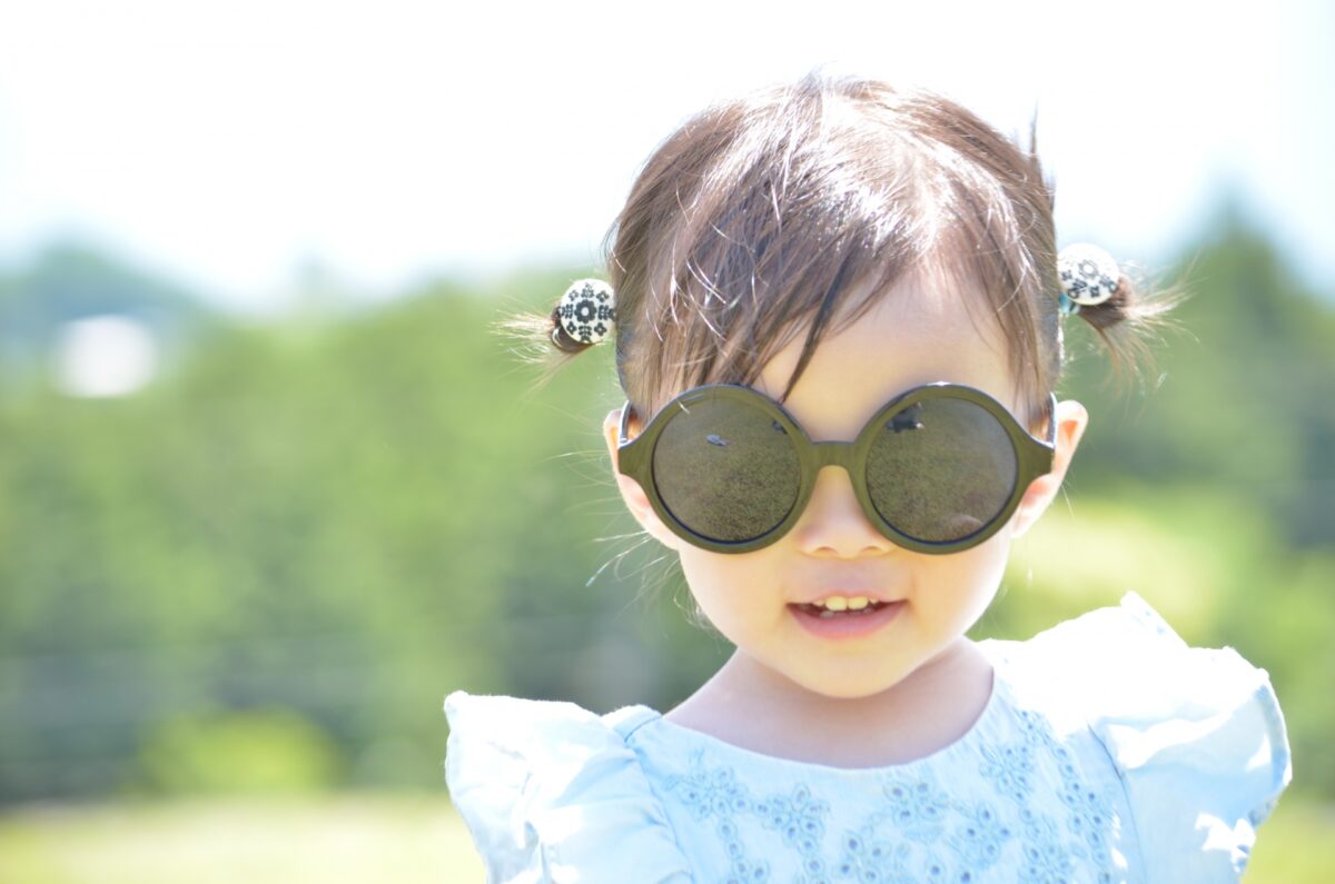 発達障害のある子どもの視覚過敏とは｜光・白い紙・落ち葉・虫・人混みの困りごとと支援