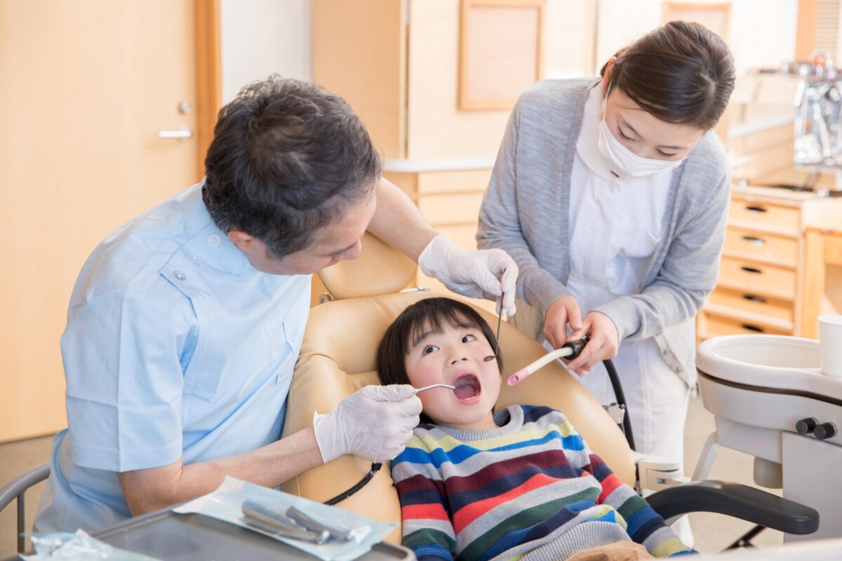 発達障害のある子どもの感覚過敏・感覚鈍麻が日常生活に与える影響|外出・医療・学校・社会生活の困りごとと支援