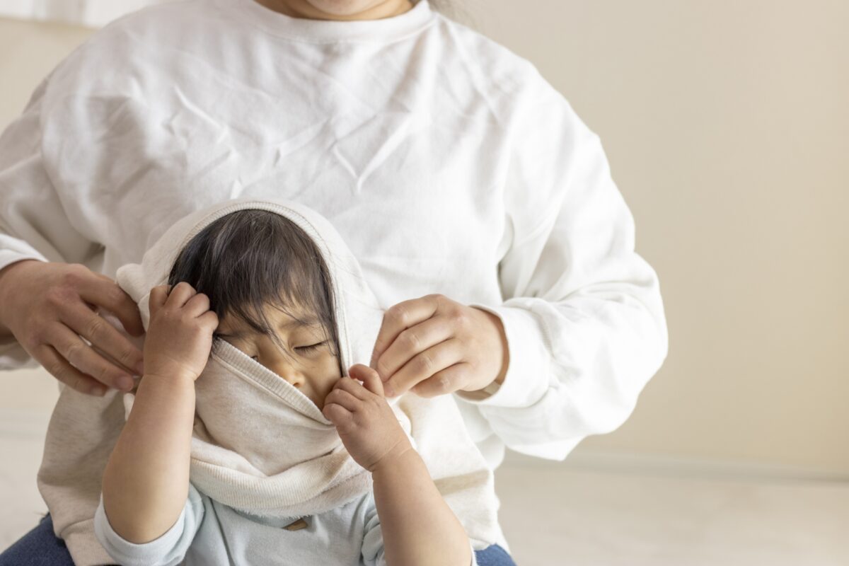 発達障害のある子どもの触覚過敏・触覚鈍麻とは|服・髪・水・手つなぎ・温度感覚の困りごとと支援