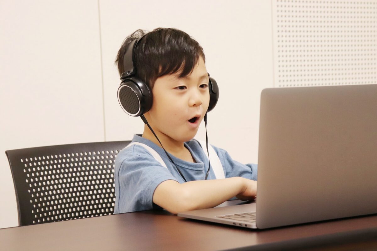ことばが遅い子どもへの関わり方｜言語聴覚士に聞いた、発達を促す「5つのステップ」と日常の工夫