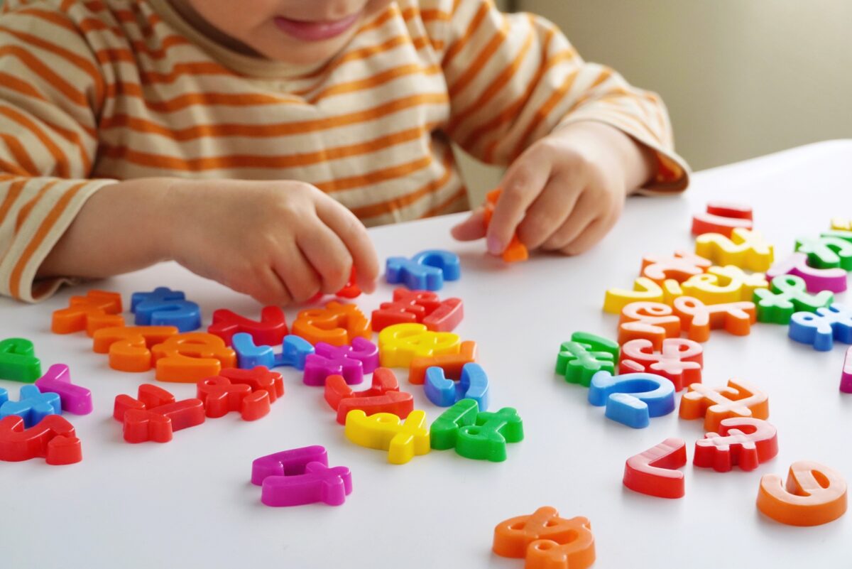 言葉が遅い子の特徴と家庭でできる関わり方｜児童発達支援士が解説