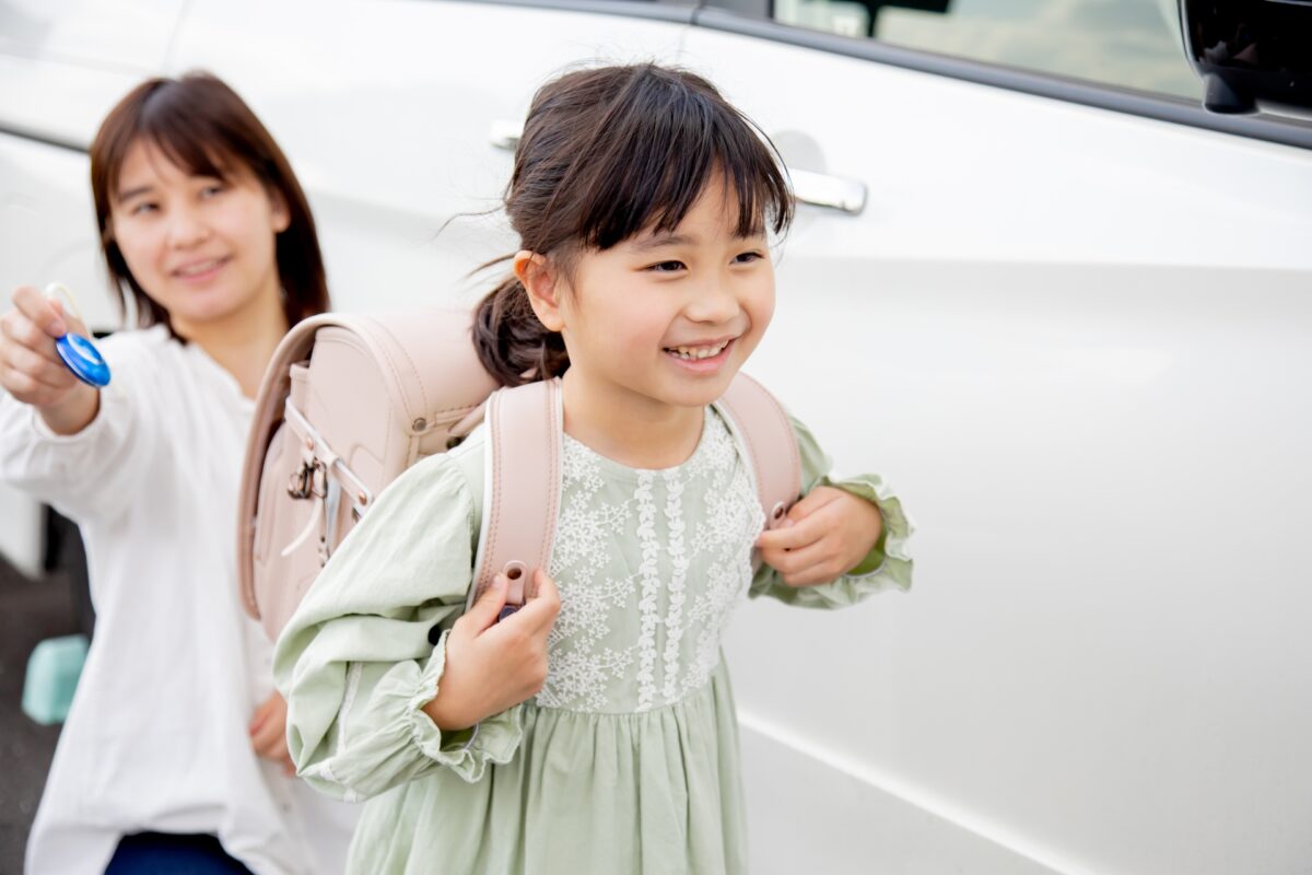 「母子登校」が続く家庭で起きやすいこと|保護者の負担・孤立・子どもの不安を整理