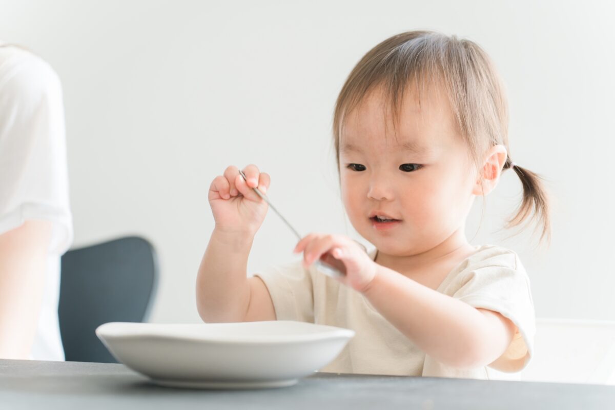 発達障害のある子どもの感覚過敏・感覚鈍麻|家庭で起きる困りごとと支援のポイント