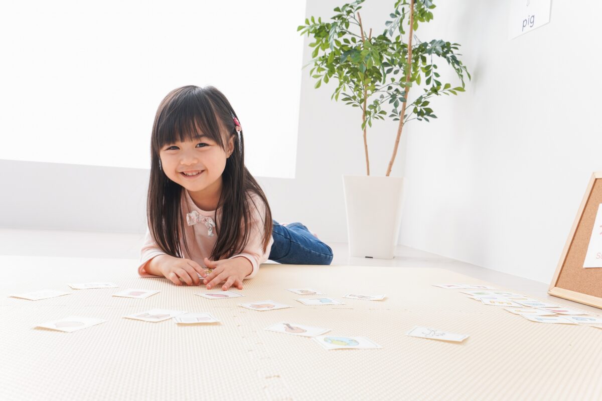 言葉が遅い・話さない子の原因と家庭でできる支援まとめ｜年齢別の関わり方と相談先を専門家が解説