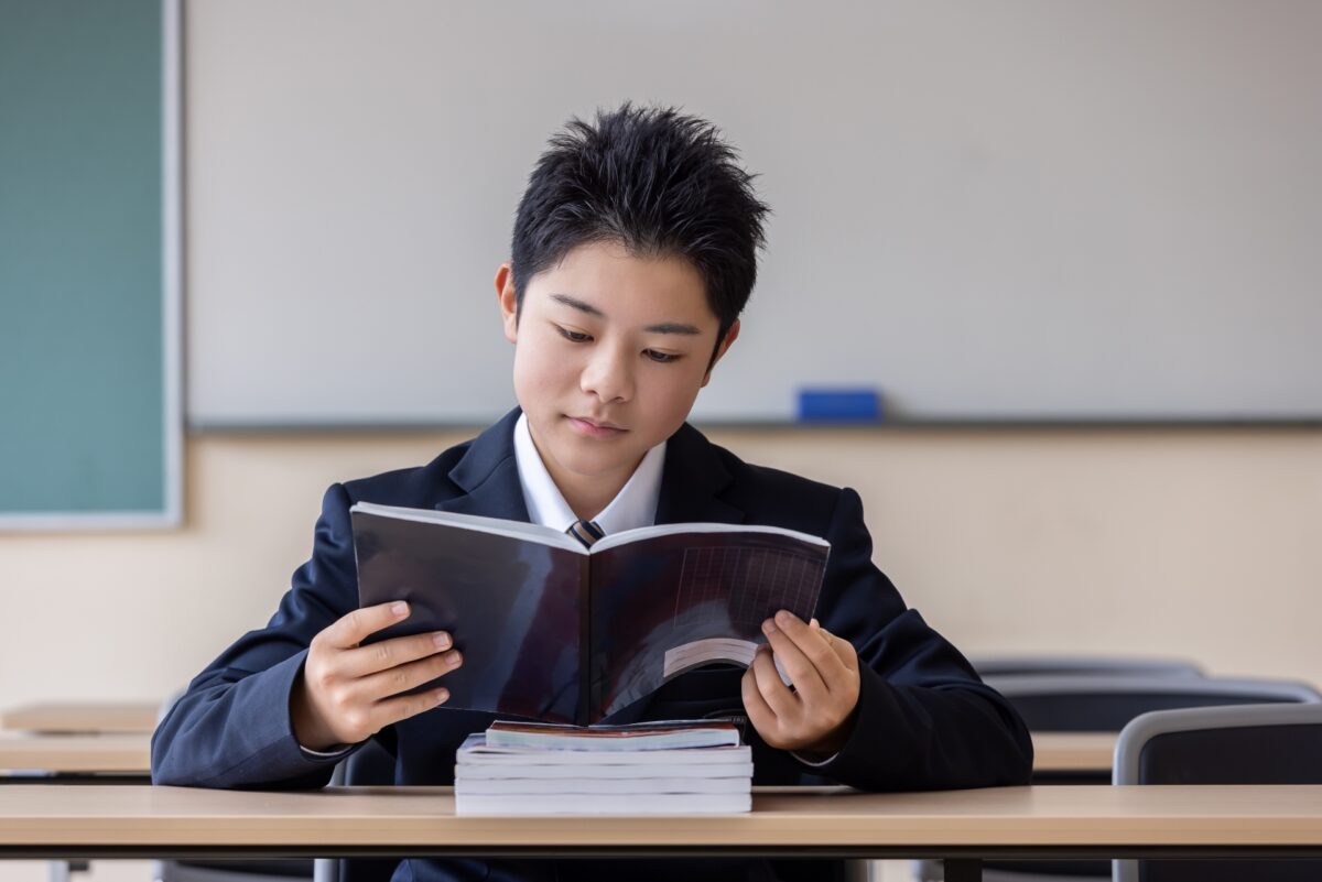 小学校高学年で増える対人トラブル｜ASD・ADHDの“見えにくい困りごと”と友達関係の変化