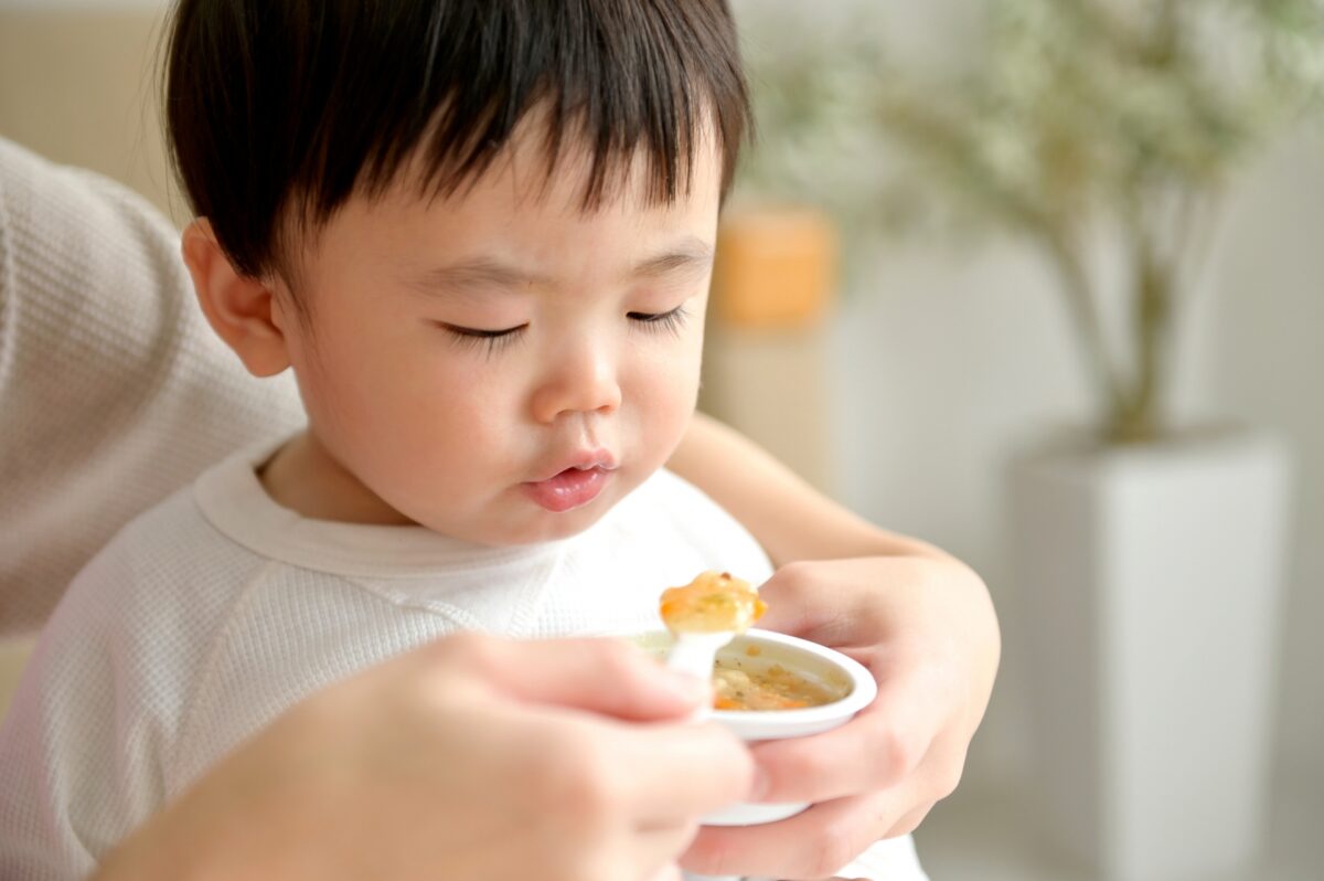 感覚過敏が強い子への食支援|食感・匂い・見た目の負担を減らして“食べやすい環境”をつくる方法