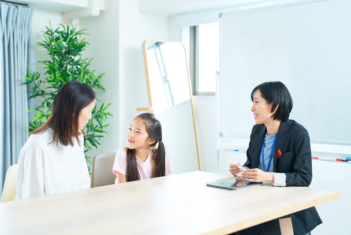 支援者と保護者が同じ方向を見るためのコミュニケーション｜子どもを真ん中に置いた「チーム」を作る対話の技術