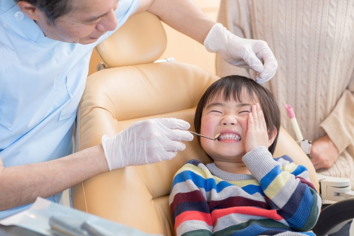 感覚過敏のある子の生活で起きやすい困りごと|保護者の悩みシリーズ